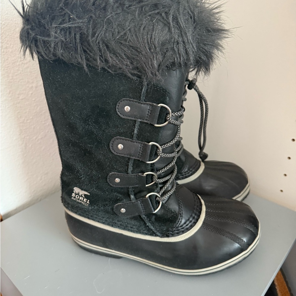 Sorel Black Fur-Lined Snow Boots size 5